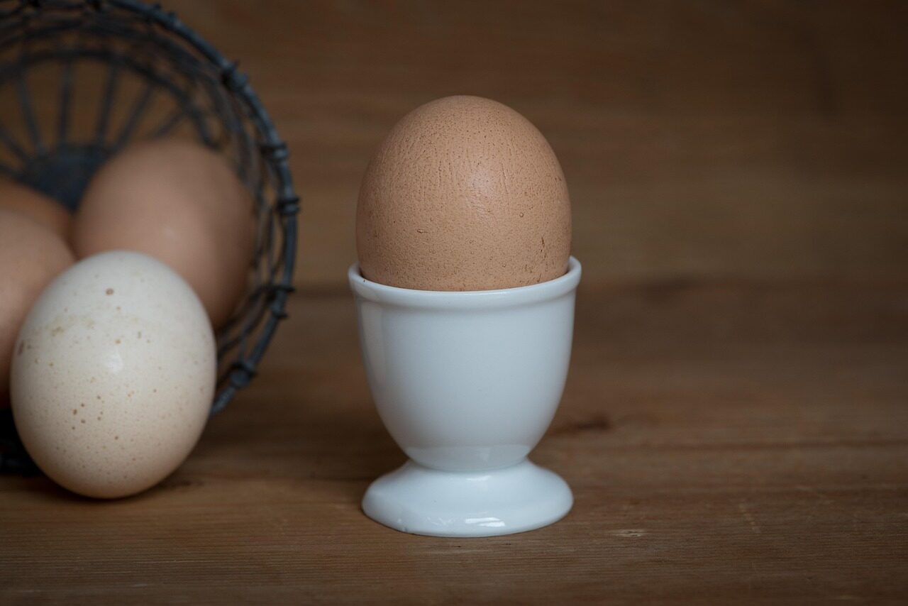 Das Frühstücksei: Kochzeiten, Wachteleier und der richtige Becher